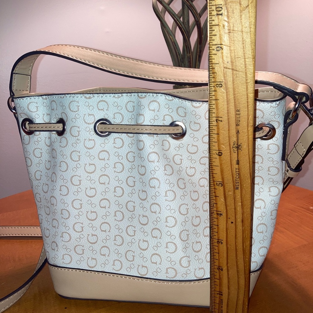 GUESS Beige & Cream Logo Bucket Bag w/Shoulder Strap - Picture 5 of 9
